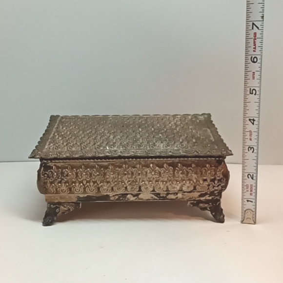 Vintage metal jewelry box with wood compartments. - Picture 8 of 8
